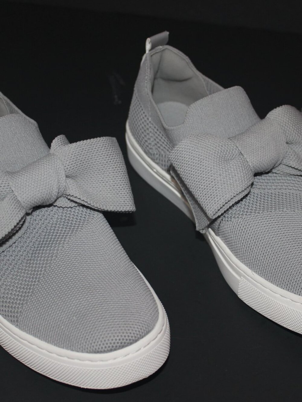 BANDOLINO BRYCE Womens slip on sneakers SZ. 7.5M NWOB Dove Grey